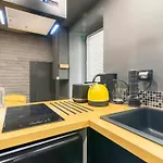 Appartement Black & Y'hello T2 : Wifi/parking/ 5' Centre-ville *