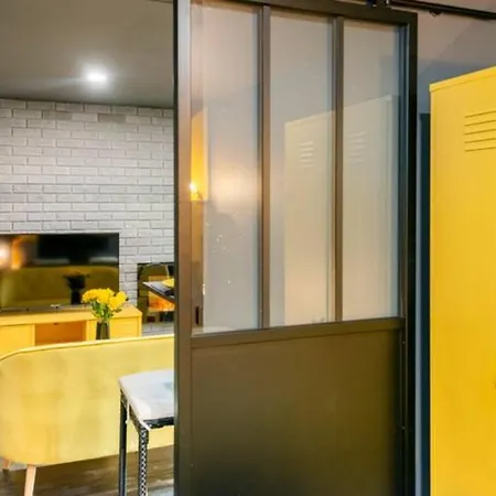 Black & Y'hello T2 : Wifi/parking/ 5' Centre-ville Apartment