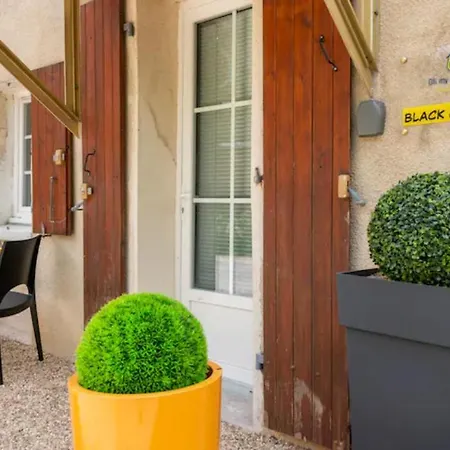 Black & Y'hello T2 : Wifi/parking/ 5' Centre-ville Apartment *