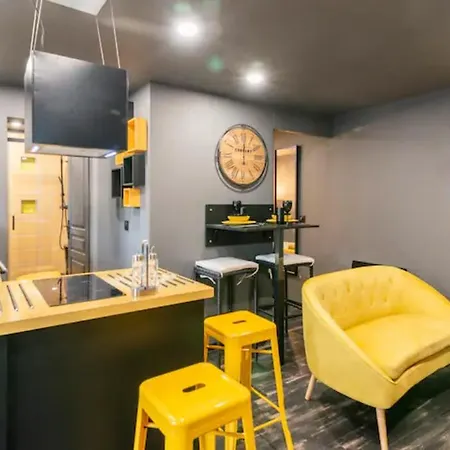 Black & Y'hello T2 : Wifi/parking/ 5' Centre-ville Διαμέρισμα *