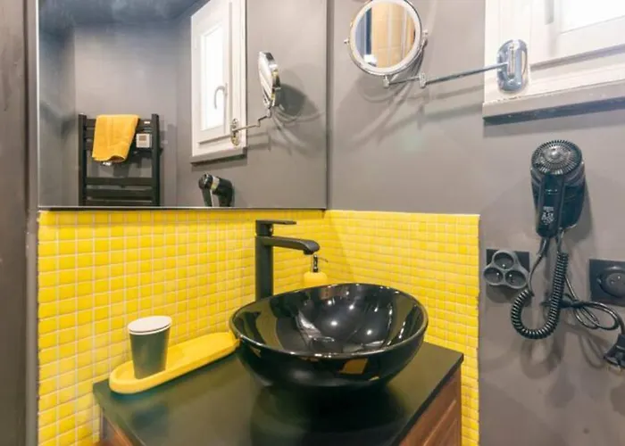 Black&y'hello T2 : Wifi/parking/ 5' Centre-ville Apartamento *