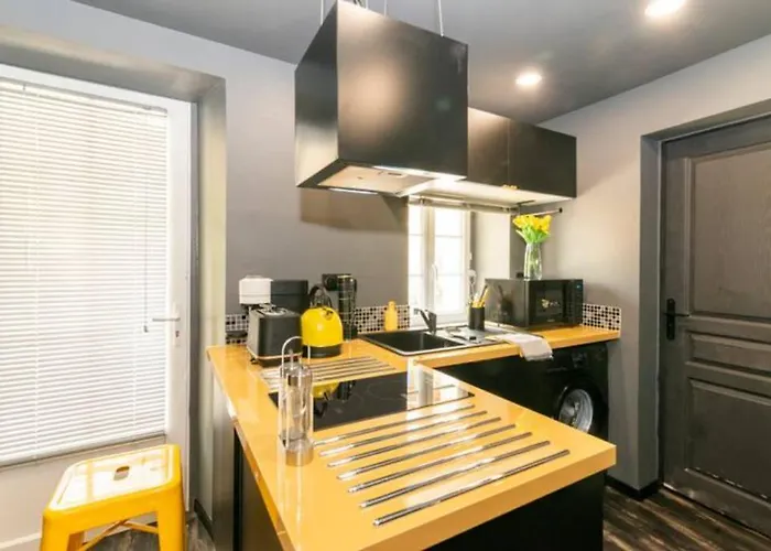 Apartamento Black&y'hello T2 : Wifi/parking/ 5' Centre-ville *